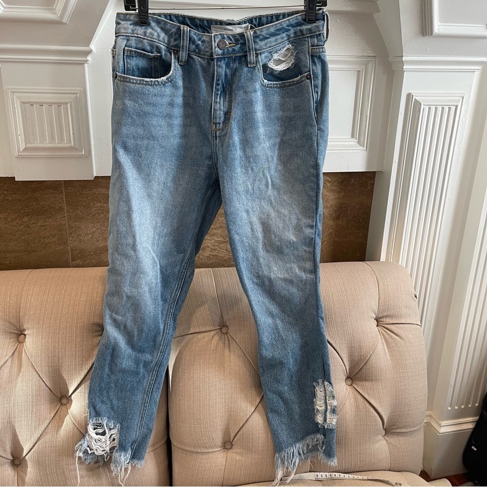 B: Hidden Jean Women 27 High Rise Boyfriend Distressed Frayed Hem Crop